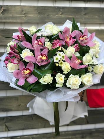 Букет цветов из: Розы и Хризантемы в Заречный