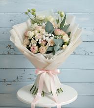 Букет цветов из:  Розы и Лизиантусы в Заречный