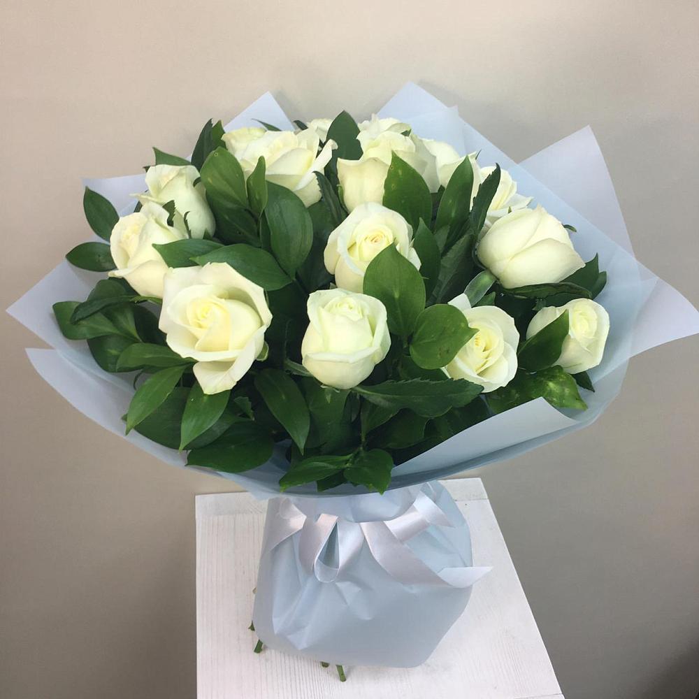 Букет 15 Белых роз Проуд в Заречный
