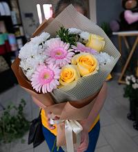 Букет цветов из:  Герберы, Розы и Хризантемы в Заречный