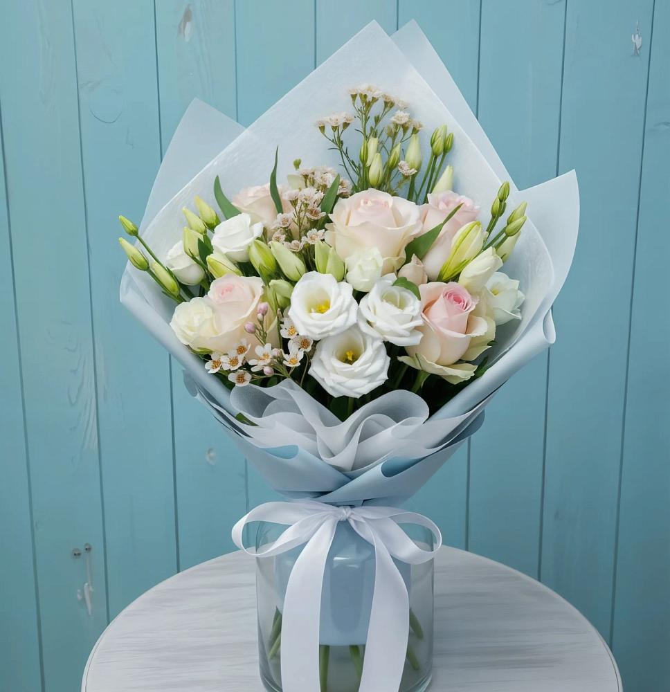 Букет цветов из: Розы и Лизиантусы в Заречный