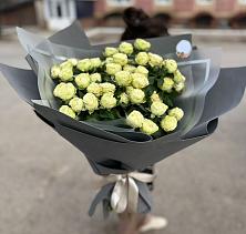 Букет Белые кустовые розы Солинеро в Заречный