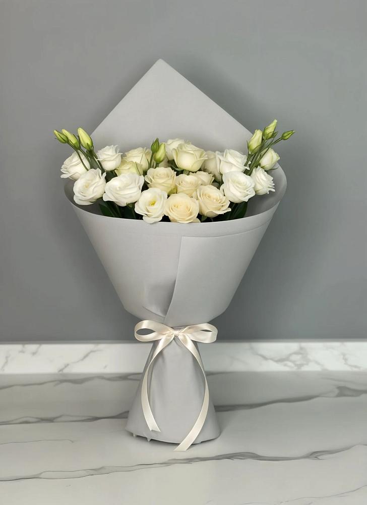 Букет цветов из: Розы и Лизиантусы в Заречный