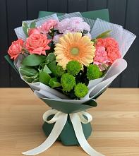 Букет цветов из:  Гвоздики, Розы, Герберы и Хризантемы в Заречный