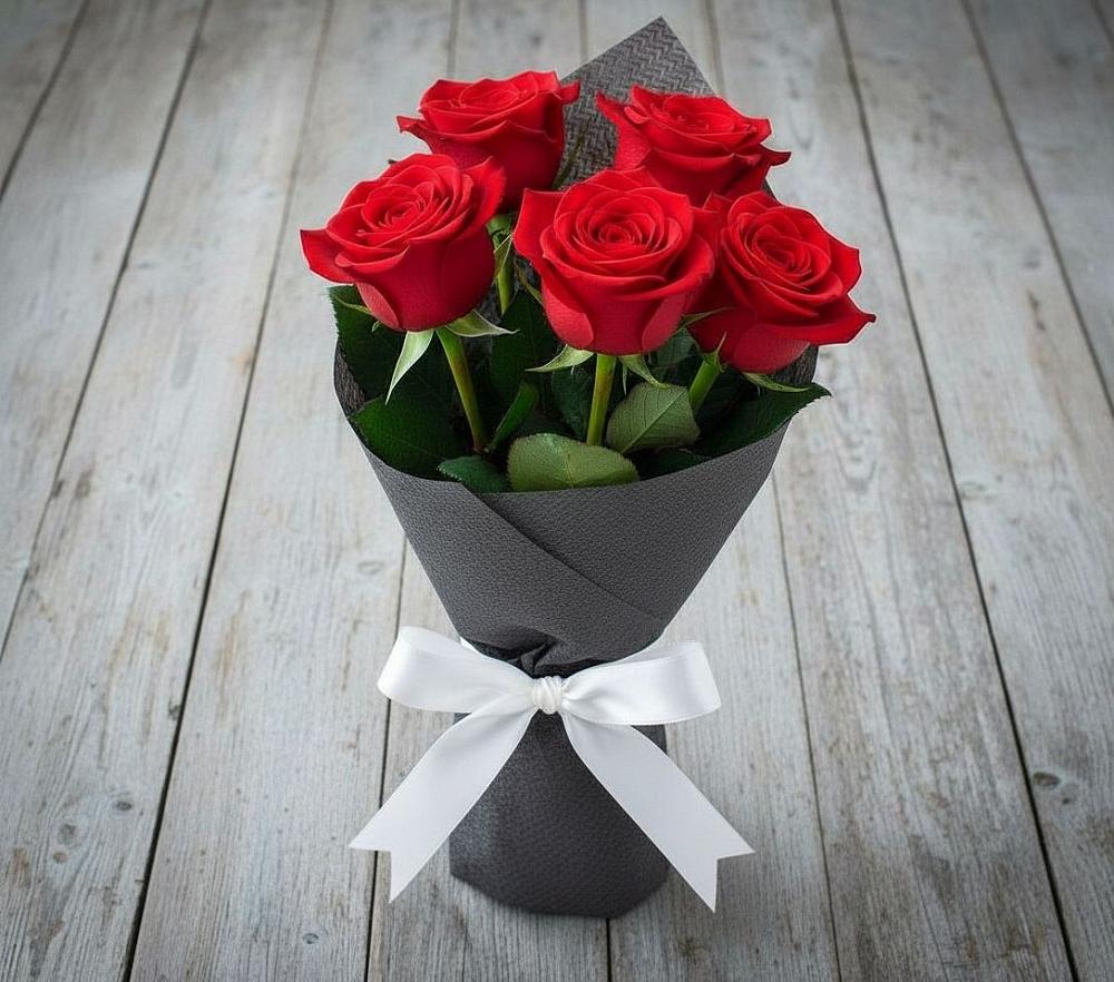 Букет 5 Красных роз Эдлесс Лав в Заречный