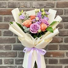 Букет цветов из:  Лизиантусы и Розы в Заречный