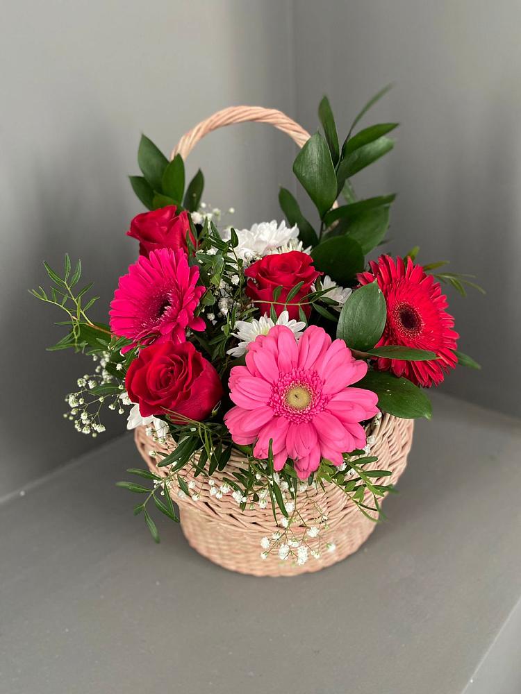 Цветочная композиция из Розы, Хризантемы и Герберы в корзине в Заречный