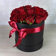 Цветочная композиция из Розы в шляпной коробке в Заречный