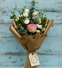 Букет цветов из:  Розы и Лизиантусы в Заречный