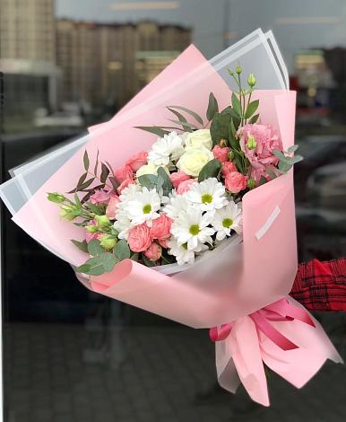 Букет цветов из: Розы, Лизиантусы и Хризантемы в Заречный