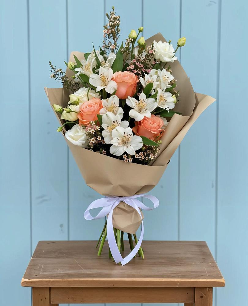 Букет цветов из: Альстромерии, Лизиантусы, Розы и Хризантемы в Заречный