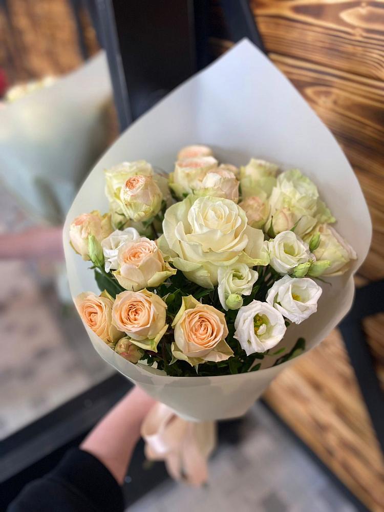 Букет цветов из: Розы и Лизиантусы в Заречный