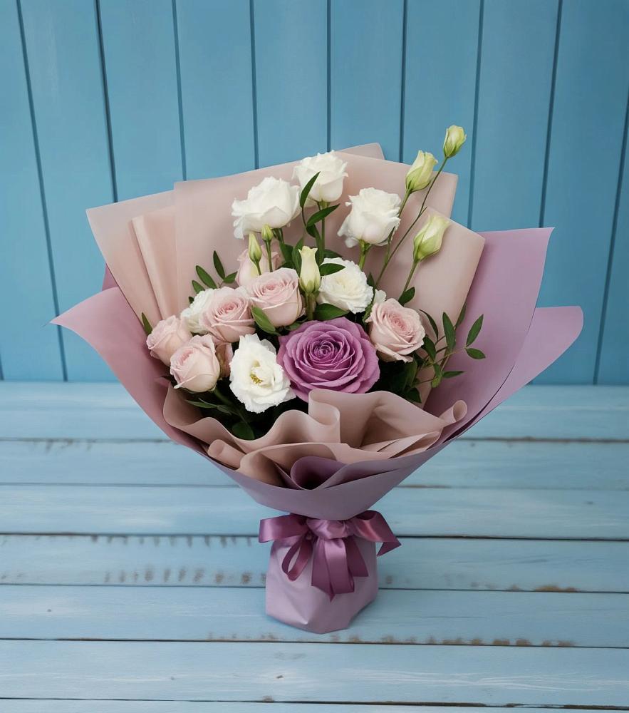 Букет цветов из: Розы и Лизиантусы в Заречный